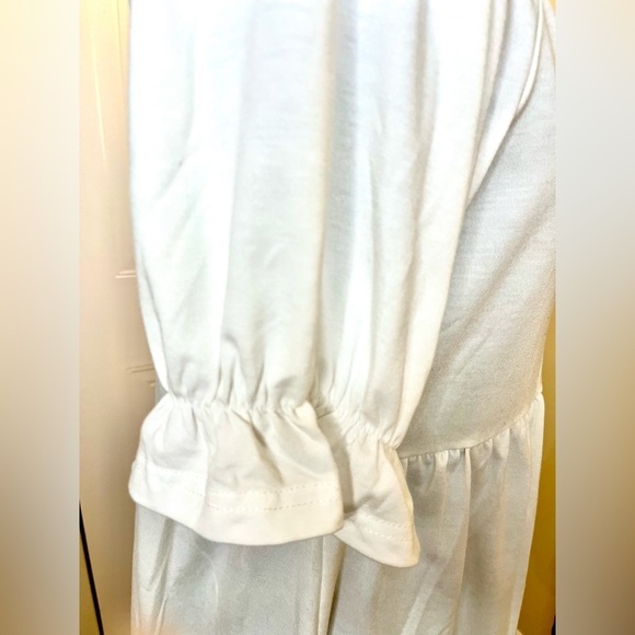 Romantic V-neck white tee w/empire peplum, puff elastic sleeves w/flair trim 🤍 - Picture 9 of 9